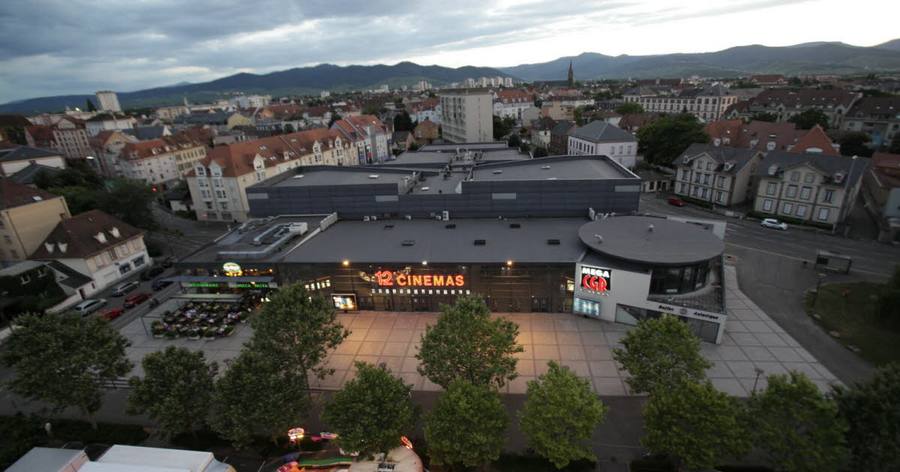 Le complexe CGR de Colmar vu du ciel, 18 salles
